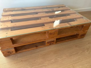 Mesa de centro de palets con cristal
