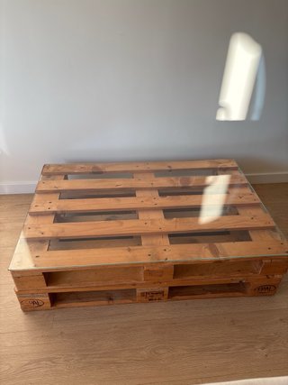 Mesa de centro de palets con cristal