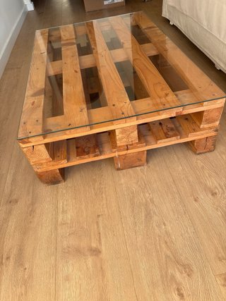 Mesa de centro de palets con cristal