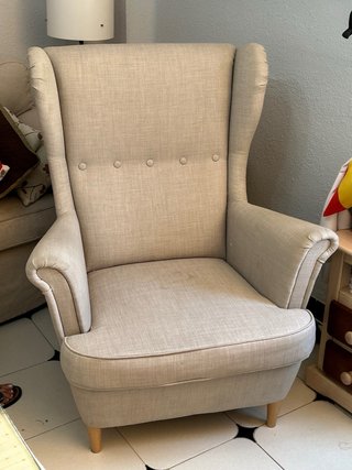 Sillón orejero Ikea beige tela
