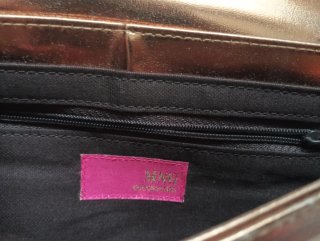 Bolso de fiesta dorado con asa corta