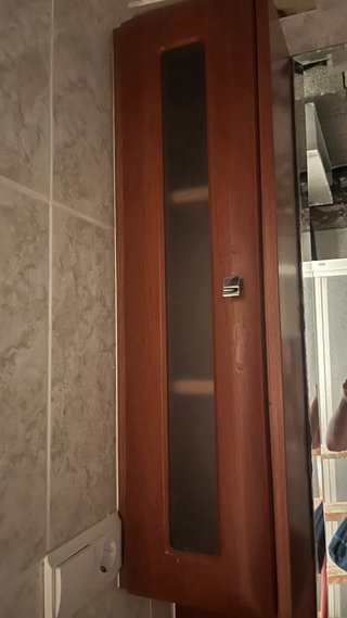 Mueble de baño madera y mármol con espejo