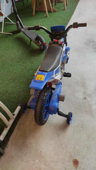 Moto eléctrica infantil azul