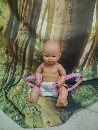 Muñeca bebé con accesorios médicos