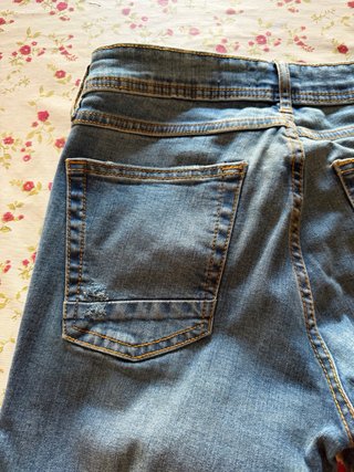 Pantalón vaquero Pull&Bear desgastado