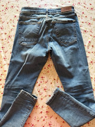 Pantalón vaquero Pull&Bear desgastado