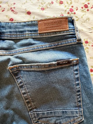 Pantalón vaquero Pull&Bear desgastado