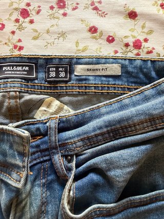 Pantalón vaquero Pull&Bear desgastado