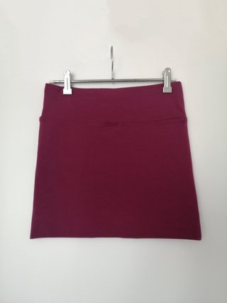 Minifalda morada de tiro alto