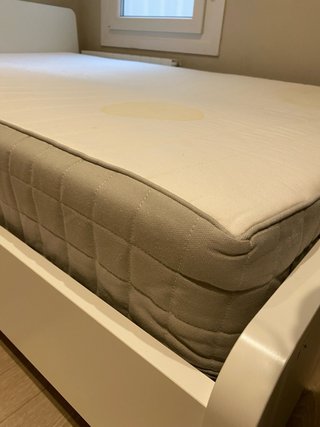 Cama 135 con cabecero blanco, somier y colchón