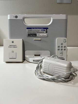 Altavoz Dock Sony con Mando y Cargador