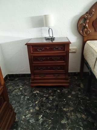 Comodini in legno e vetro