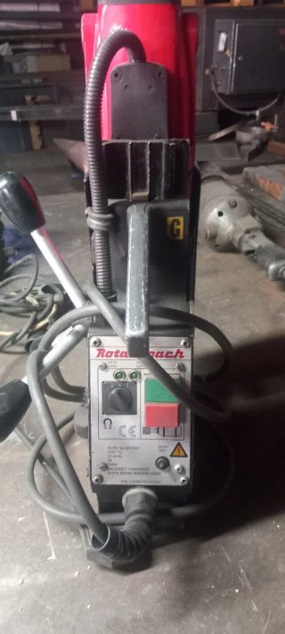 Taladro Magnético y Lote Herramientas