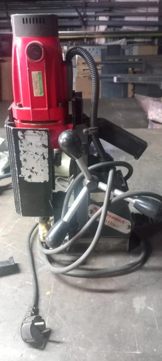 Taladro Magnético y Lote Herramientas