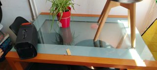 Mesa de comedor de madera y cristal