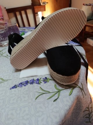 Zapatillas  de cuña negras con cuerdas