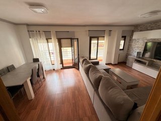 Se vende sofa chenlog
