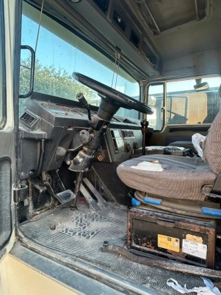 Pegaso 1323.26G Camión