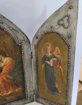 Tríptico religioso antiguo