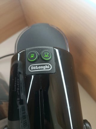 Cafetera Nespresso Inissia DeLonghi Negra
