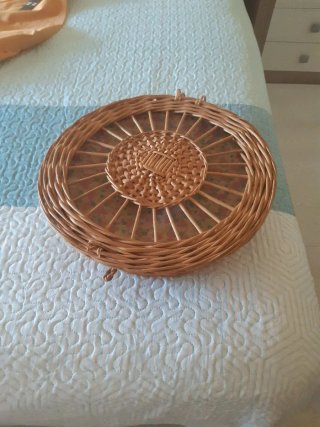 Cesto mimbre con tela floral