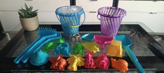 Juguetes de playa: cubos, palas y moldes