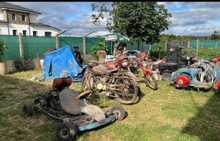 Motos antiguas y piezas varias