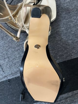 Sandalias tacón Zara doradas talla 39
