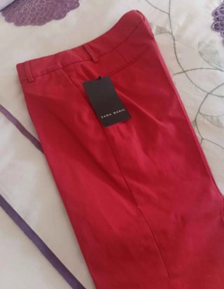 Pantalones rojos talla S, nuevos