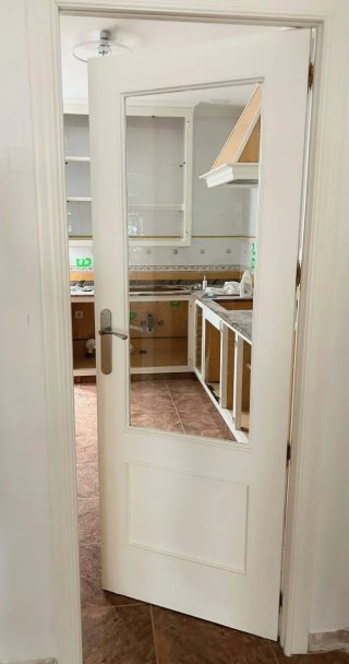 Lote puertas pino macizo lacadas blanco+manetas