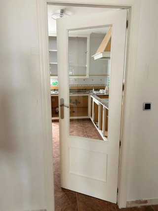 Lote puertas pino macizo lacadas blanco+manetas