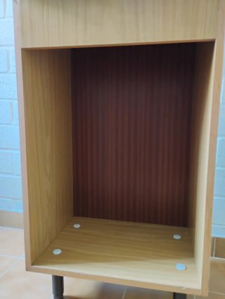 Mueble cabina de madera