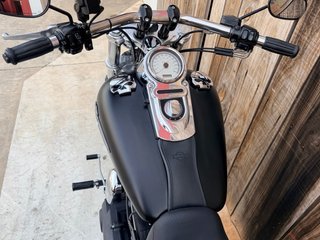 Harley Davidson Dyna Fat Bob Negra