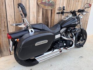 Harley Davidson Dyna Fat Bob Negra