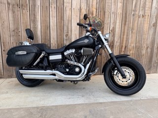 Harley Davidson Dyna Fat Bob Negra