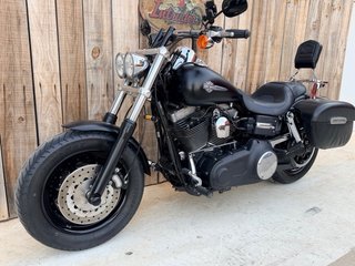 Harley Davidson Dyna Fat Bob Negra