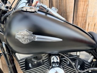 Harley Davidson Dyna Fat Bob Negra