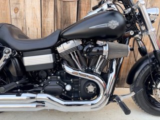 Harley Davidson Dyna Fat Bob Negra