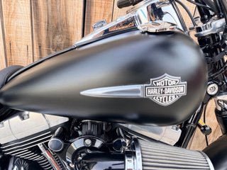 Harley Davidson Dyna Fat Bob Negra
