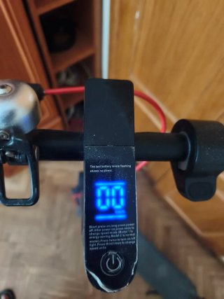 Patinete eléctrico negro