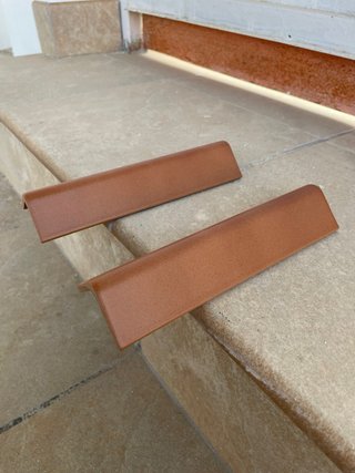 Escuadra 4x20 cm  Cuero