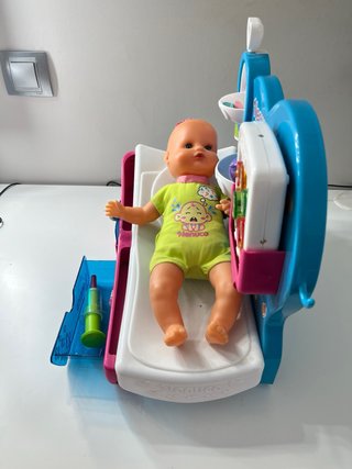 Centro Médico Nenuco con Muñeco