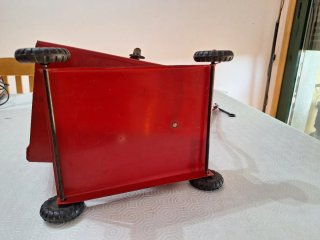 Grua Tri-ang de hojalata roja