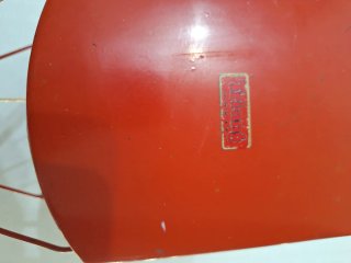 Grua Tri-ang de hojalata roja
