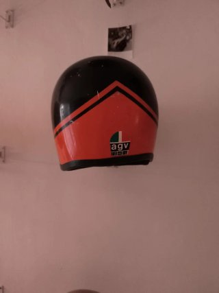 Casco AGV Naranja y Negro