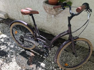 Bicicleta Urbana Morada B'Twin