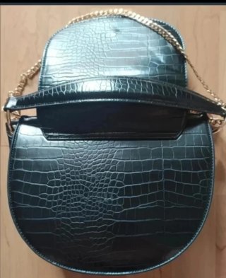 Bolso Zara negro efecto piel cocodrilo.Nuevo
