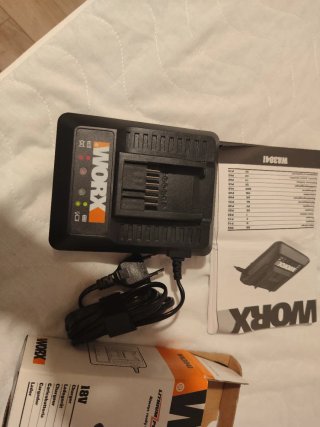 Cargador Worx WA3841 18V