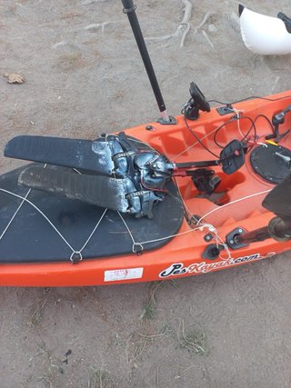 Kayak de pesca con pedales