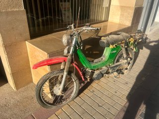 Derbi Moped Verde y Rojo